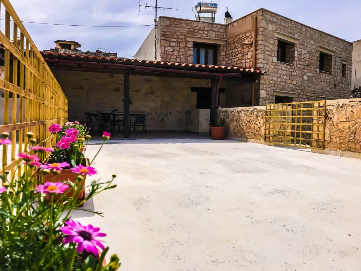 Antonia's Village Country house *